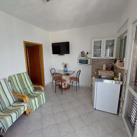 In Okrug Gornji 6196 Apartment