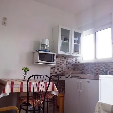 Apartment In Okrug Gornji 6196 *